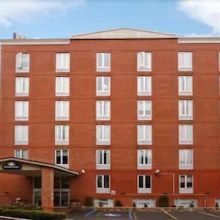 Days Inn By Wyndham Long Island City New York City Exterior photo