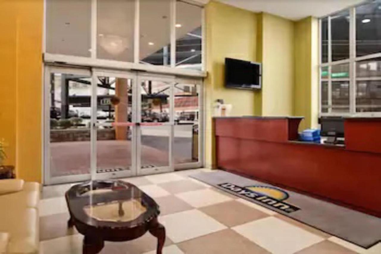 Days Inn By Wyndham Long Island City New York City Exterior photo