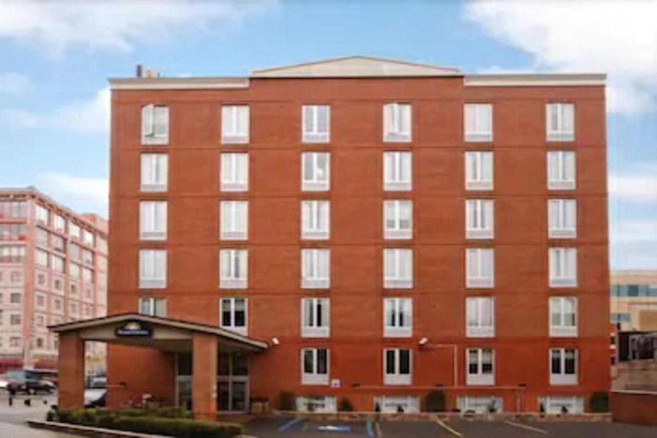Days Inn By Wyndham Long Island City New York City Exterior photo